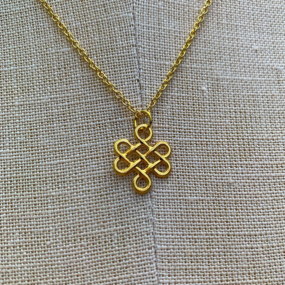 NWT Sterling Silver Plated Chain & Celtic Knot Alloy Metal Charm Necklace